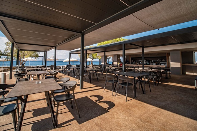 wyndham-ramada-loutraki-poseidon-resort-pool-bar-1